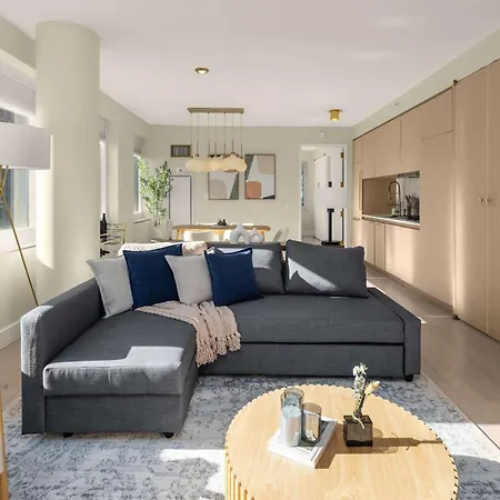 Rare Luxurious 1 Block From Time Square Apartment New York