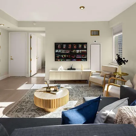 Rare Luxurious 1 Block From Time Square New York