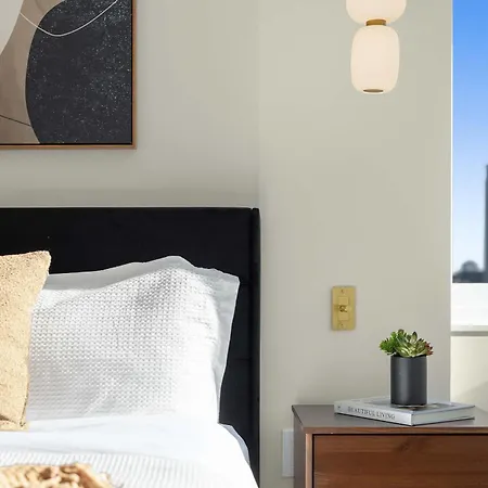 Rare Luxurious 1 Block From Time Square *