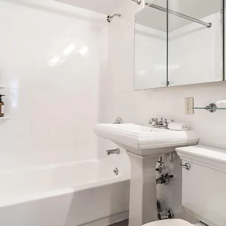 Sophisticated 2br 1bath In Turtle Bay Near Subway New York