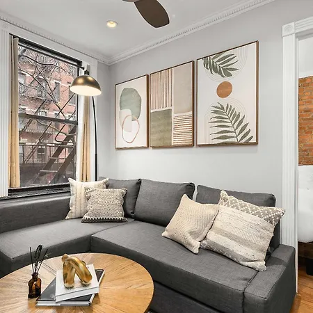 Sleek Manhattan Pad In Prime Location Apartment New York