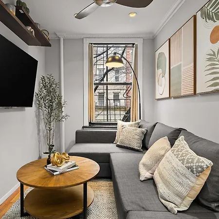 Sleek Manhattan Pad In Prime Location * New York