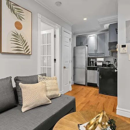 Apartment Sleek Manhattan Pad In Prime Location *