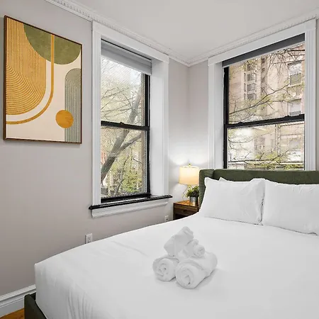 Sleek Manhattan Pad In Prime Location * New York