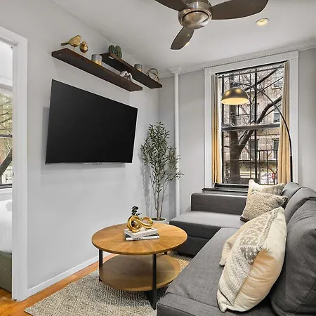 Sleek Manhattan Pad In Prime Location * New York