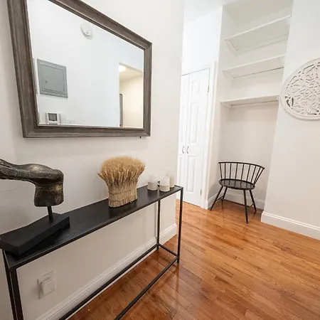 Apartment Stylish One Bedroom On Ues New York
