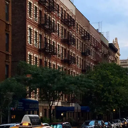 Stylish One Bedroom On Ues *