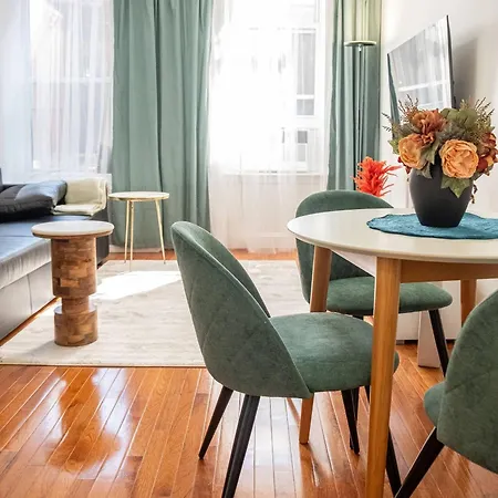 Apartment Stylish One Bedroom On Ues *
