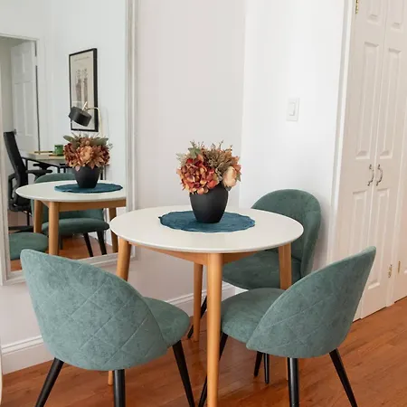 Stylish One Bedroom On Ues