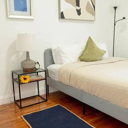 Stylish One Bedroom On Ues Apartment