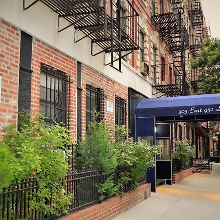 Stylish One Bedroom On Ues Apartment *