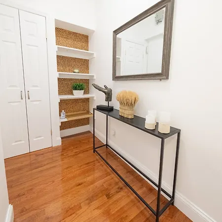 Stylish One Bedroom On Ues Apartment New York