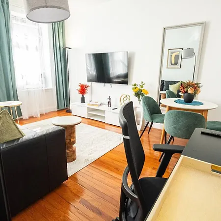 Stylish One Bedroom On Ues *
