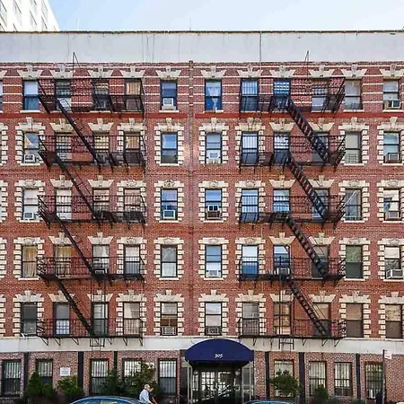 Stylish One Bedroom On Ues Apartment
