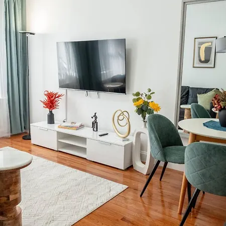Apartment Stylish One Bedroom On Ues *