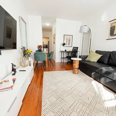 Stylish One Bedroom On Ues New York
