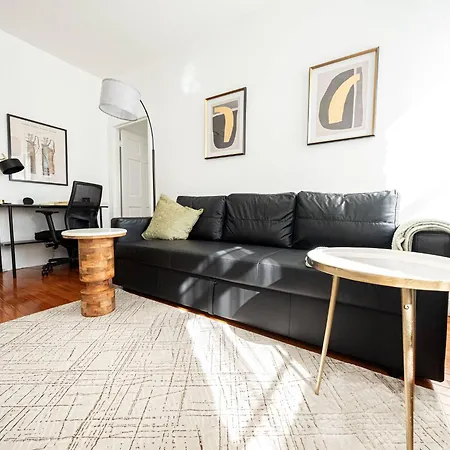 Apartment Stylish One Bedroom On Ues New York