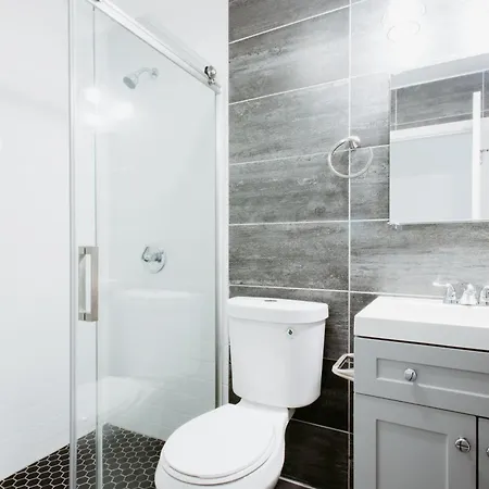 Bright 2br 2ba Steps From Park, Great Location! Apartment