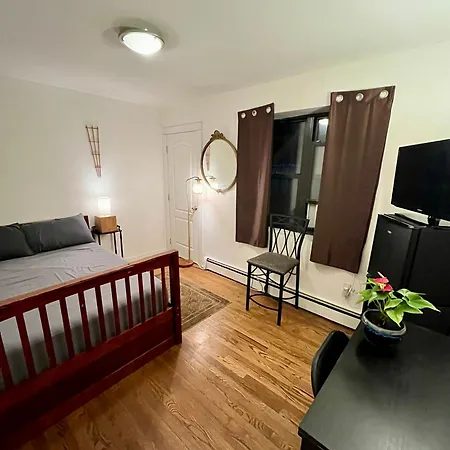 Homestay Bushwick Pool House