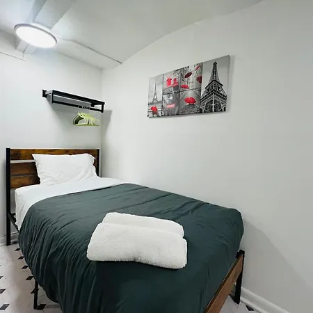 The Manhattan Midtown Apartment *