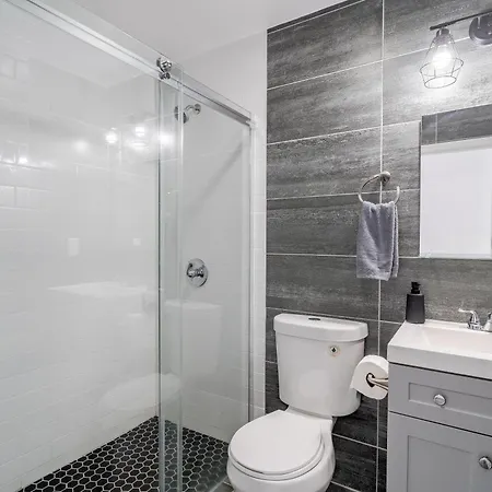 Bright 2br 2ba Steps From Park, Great Location!