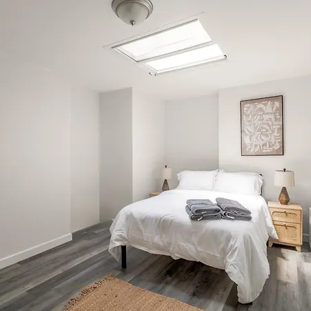 Bright 2br 2ba Steps From Park, Great Location! * New York