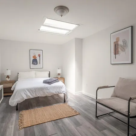Bright 2br 2ba Steps From Park, Great Location!