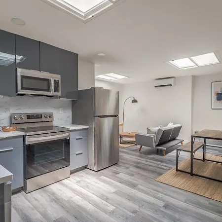 Bright 2br 2ba Steps From Park, Great Location! *