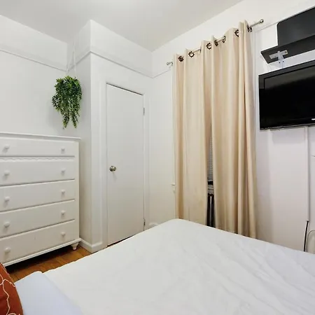 Furnished 2 Bedroom In Lennox Hill, June To Aug 90 Days Required Apartment New York