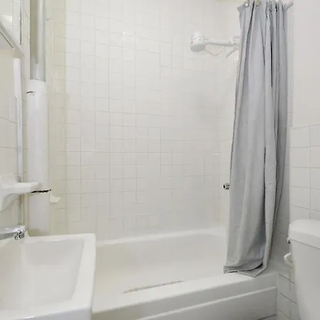 Furnished 2 Bedroom In Lennox Hill, June To Aug 90 Days Required Apartment