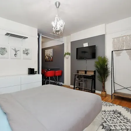 Apartment Furnished 2 Bedroom In Lennox Hill, June To Aug 90 Days Required *