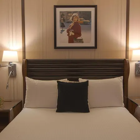 Hotel The Iroquois Times Square, A Small Luxury Hotel
