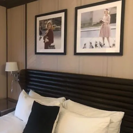 Hotel The Iroquois Times Square, A Small Luxury Hotel 5*