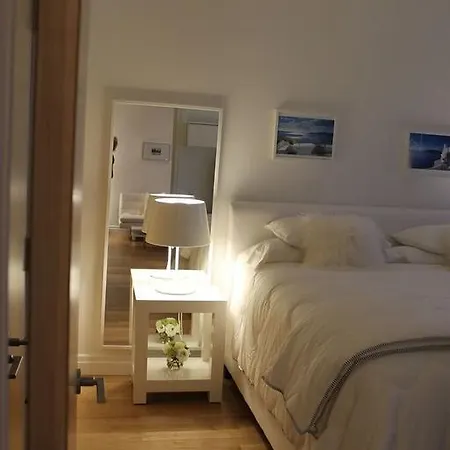 Apartment Luxury Three Bedroom In Midtown Near Time Square *