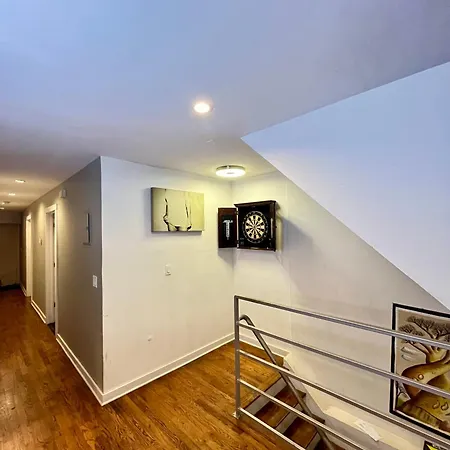 Bushwick Pool House Homestay *