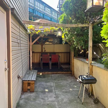 Homestay Bushwick Pool House