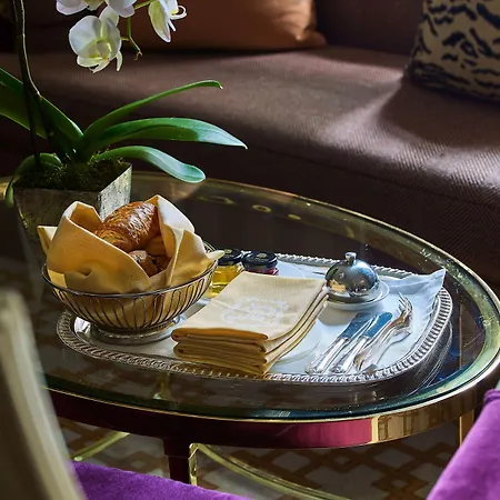 5th & 55th Club Hotel
