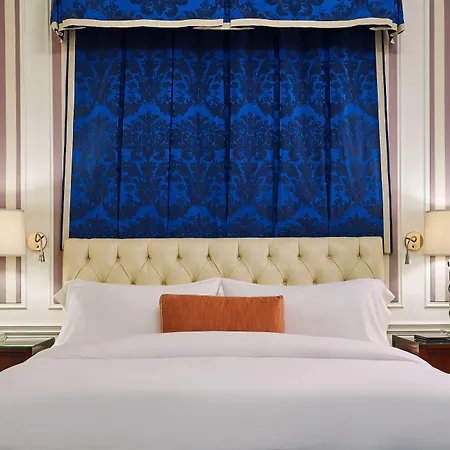 5th & 55th Club Hotel 2*