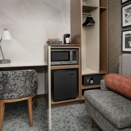 Hotel Springhill By Marriott Queens