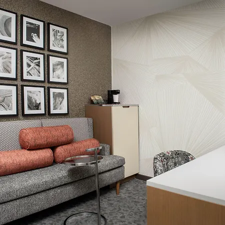 Hotel Springhill By Marriott Queens