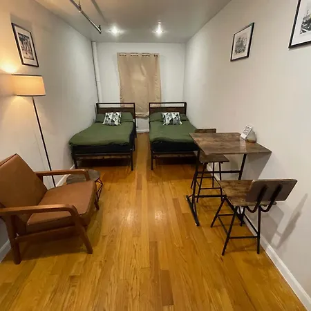 Union Square With Kitchen -shared Bathroom