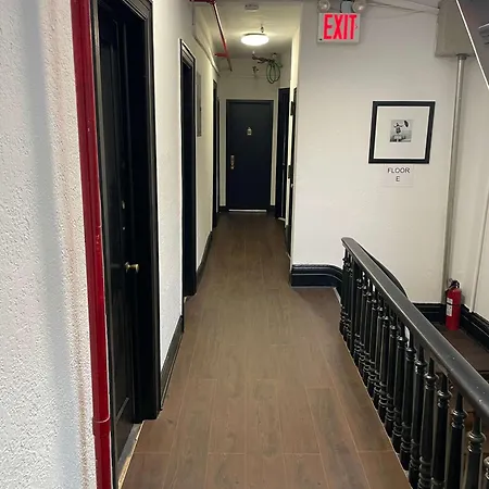 Union Square With Kitchen -shared Bathroom Apartment *