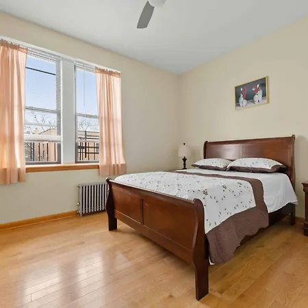 Apartment Immaculate Furnished 1-bedroom New York