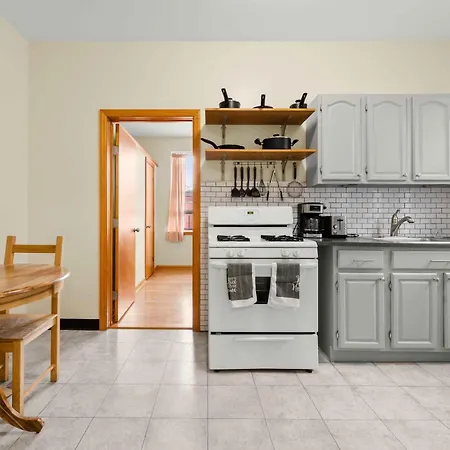 Immaculate Furnished 1-bedroom Apartment New York