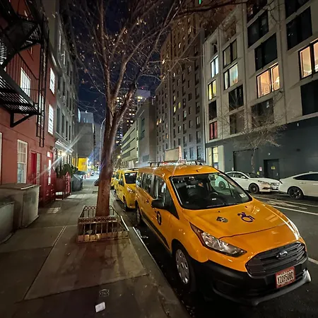 Minimalist Midtown West In Manhattan New York