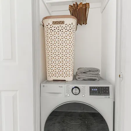 Comfy 2b Near Lga & Subway With Washer & Dryer