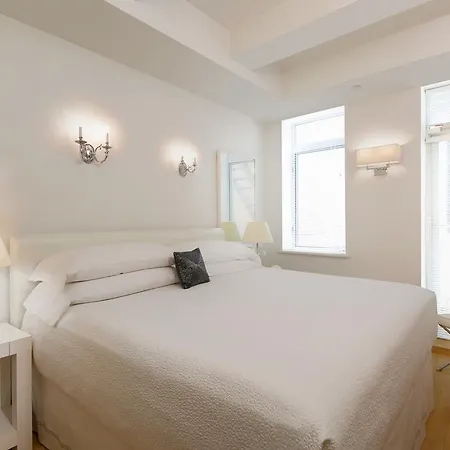 Luxury Three Bedroom In Midtown Near Time Square Apartment