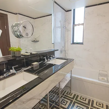 Hotel The Iroquois Times Square, A Small Luxury Hotel New York