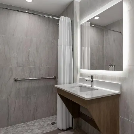 Express & Bronx - Barnabas Area By Ihg New York