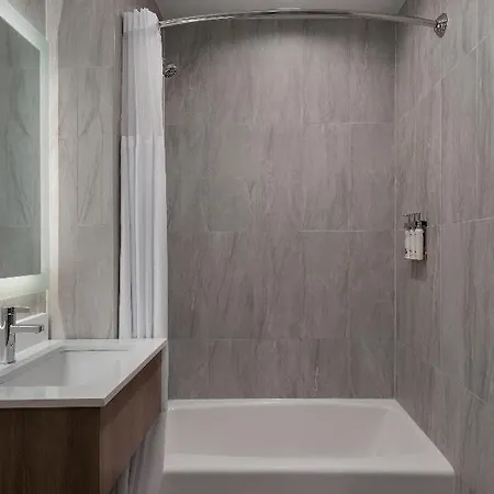 Express & Bronx - Barnabas Area By Ihg